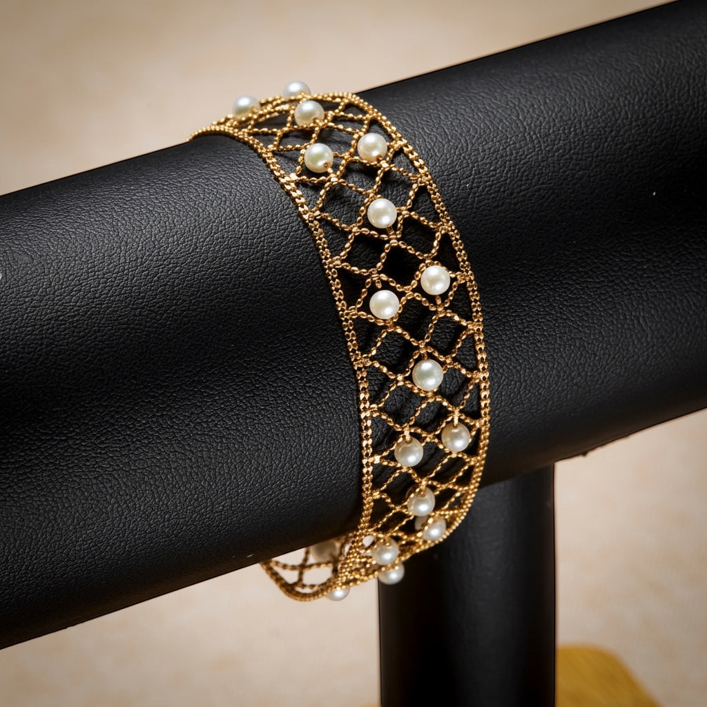 BoxUnboxed 18k yellow gold lace lattice bracelet with 3-3.5mm Akoya pearls. Adjustable 17cm+3cm.