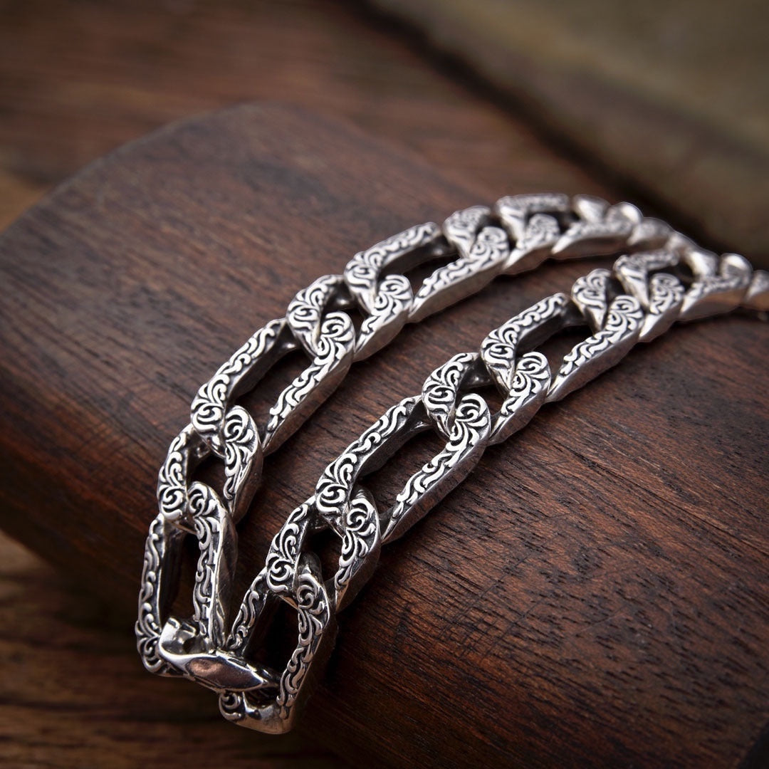 BoxUnboxed Sovereign Imperial Rattan Figaro Chain bracelet in solid 925 silver with intricate vine engraving and oxidized finish.
